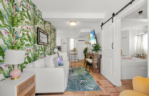 Bright and Airy Apartment on Flamingo Dr - Foto 23