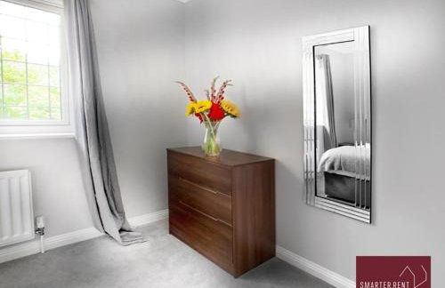 Woking 2 Bedroom House Parking Garden - Photo 6