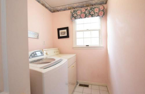 Home w outdoor spaces near Long Pond - Foto 25