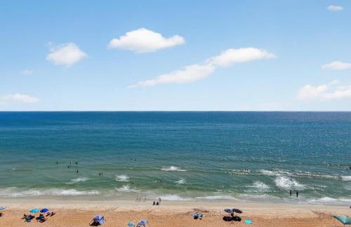 Renovated direct oceanfront condo with spacious balcony, heated pool, and garage parking - Foto 7