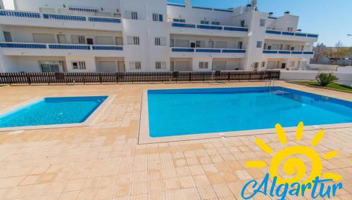 Santa Luzia Residence by Algartur - 5 mins Downtown - AC - Pool - Wi-Fi - Smart TV - Foto 4, Garden