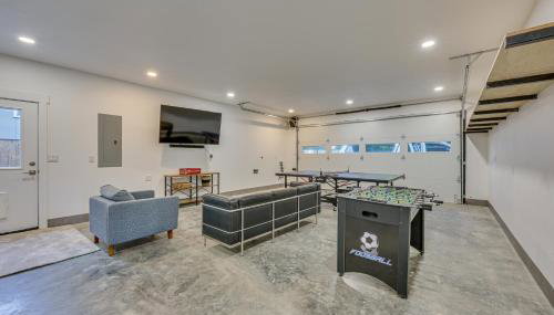 Waterfront Patio! Stylish Family Home in Everett - Foto 3