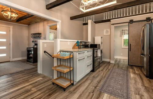 French Country Cottage Dock & Screened Porch - Photo 20