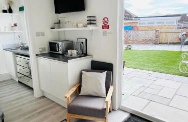 Mudeford Gem Accommdation - Photo 15