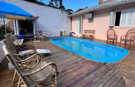 Casa com Piscina, Churrasqueira e Mesa de Bilhar - Foto 1