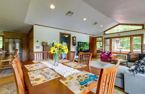 Lakefront Connecticut Retreat Near UConn - Foto 7