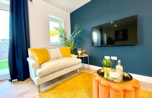 Amazing NEW Large 2 bedroom House - 5 Minutes to the nearest Beach! - Great Location - Garden - Parking - Fast WiFi - Smart TV - Newly decorated - sleeps up to 5! Close to Poole & Bournemouth & Sandbanks - Foto 14