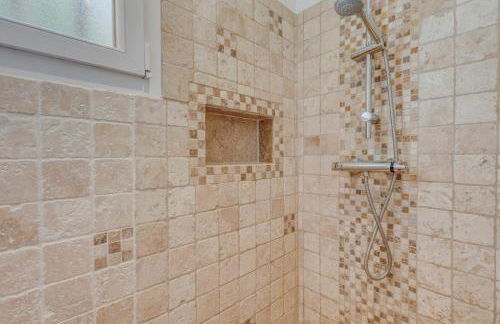 Le JARDIN DES DELIS gite NEUF avec piscine bio UV - Foto 12