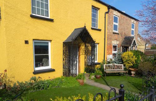 Crossways - a modern two bedroom village apartment close to cheltenham - Photo 7