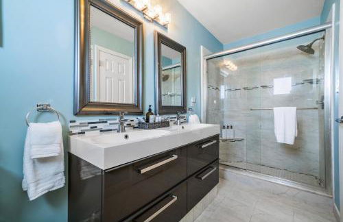 Beach Lux - Heated Pool with Infinity Spa, Cabana, BBQ, Golden Tee - Walk to Beach - by Maven Vacation Rentals - Foto 22