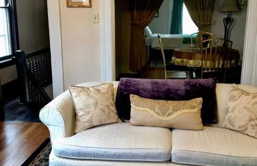 Historic Upstairs Apartment - Foto 8