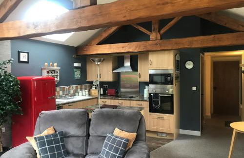 The Granary with hot tub - 2 miles from Skipton - Photo 5