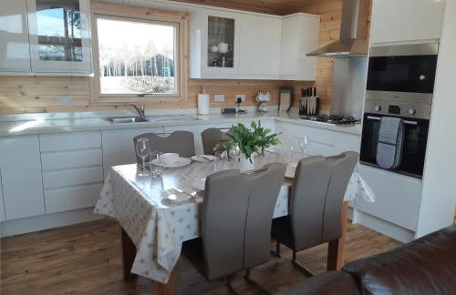 Birch Lodge, Pitlandie - Luxury 2 Bedroom Lodge with Sauna - Photo 13