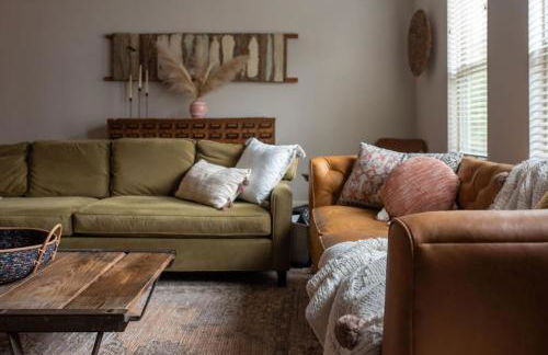 15mi to FIFA l Walkable l Gym l Garage l Heights! - Foto 1