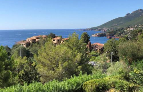 Panoramic Sea View Villa in private residence with pool - Photo 9