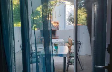 Olive Garden Apartments - Photo 9