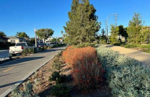 Adorable 2BR-2BA House with EV & Free Parking and Family Friendly in Los Angeles - Photo 67