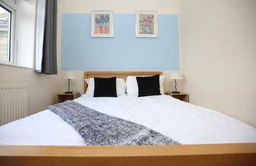 Mount Rd By N And N Stays Contractor Friendly 4 Bed House With Large Driveway, Bath - Photo 17