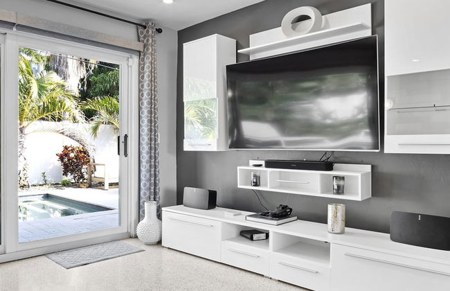 Beach Bliss 10 Mins to Waves 3BR Oasis With Pool - Foto 78