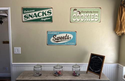 Peaceful & Cozy 3 bedroom Ranch-Home w/Fireplace - Foto 13