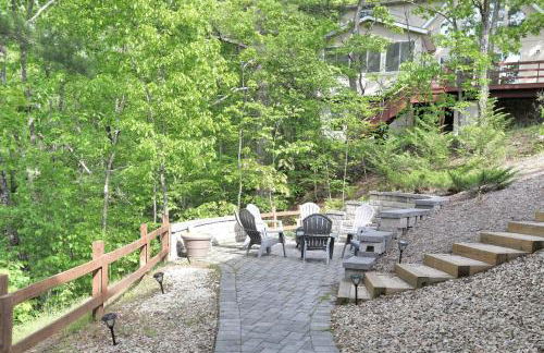 Lazy Basye Shenandoah Cabin with Hot Tub, Sleeps 10 - Foto 8