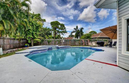 5 BR Mansion with Pool and non-heated Jacuzzi Games in Boynton Beach - Photo 12