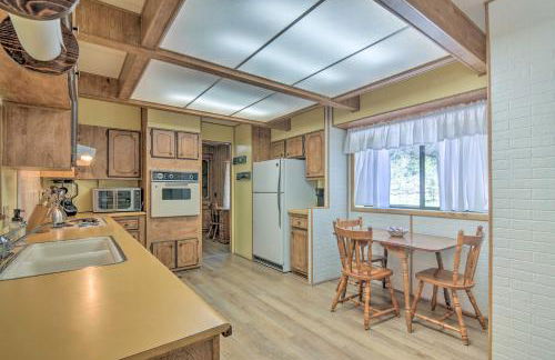 Hatch Retreat with Deck, Grill and Creek Access! - Photo 4