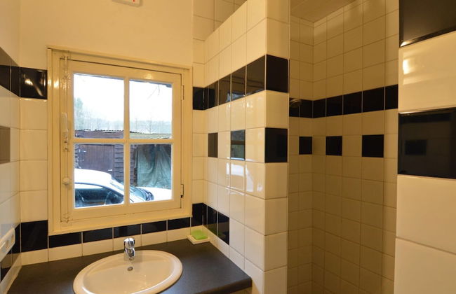 Large Hunting Lodge With Enormous Beautiful Garden - Photo 14