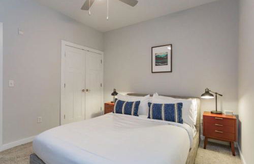 CozySuites Music Row Spacious 1BR with free parking 60 - Foto 1