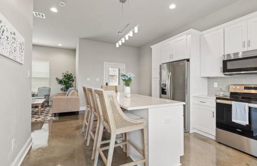 NEW Youngsville Escape KING Beds Cajun Luxury WiFi - Foto 31