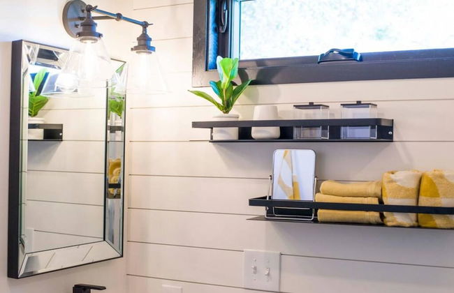 The Zephyr Tiny Container Home 12 min to Downtown Waco - Foto 7