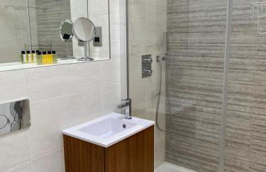 CC - Central Location Top Floor 2 Bed Deluxe Modern Apartment - Foto 21