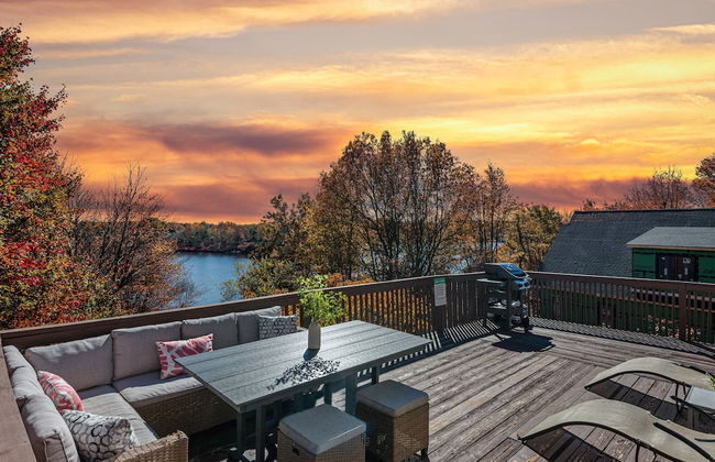 Emerald Bluff by Avantstay Lake Views Deck Fire Pit Game Room - Photo 1