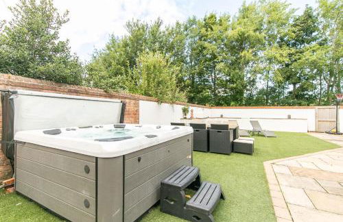 The Hot Tub Townhouse by Holiday Heim - Photo 76