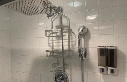 Private Studio Suite with Separate Entrance & Backyard, Quiet Brooklyn Stay - Photo 25