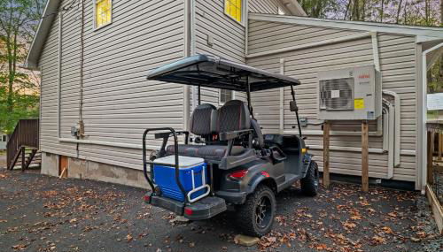Pocono Lake Escape, includes Golf Cart, Firepit - Foto 3