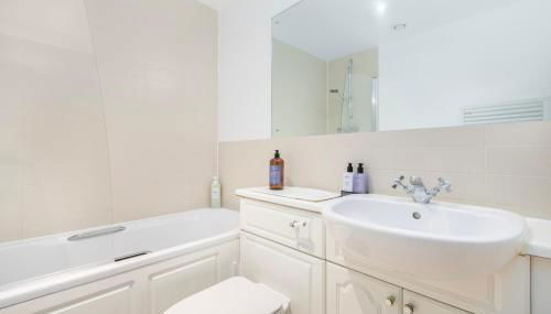 City 2BR Near Thames & Bank - Foto 5, towels