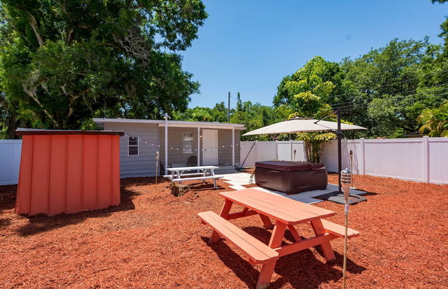 Sleeps 4 Hot Tub Fenced INN - Foto 10