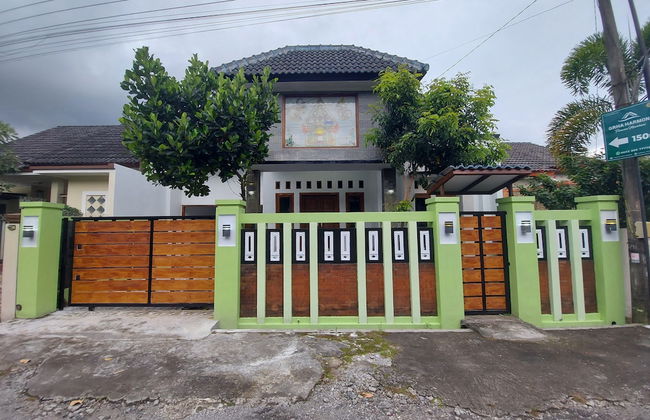 Tentrem Homestay by FH Stay - Foto 11