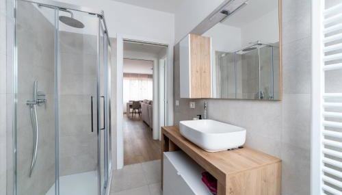 La Casa Giusta Moderno Trilocale Monza Policlinico - Foto 4, towels, Shower