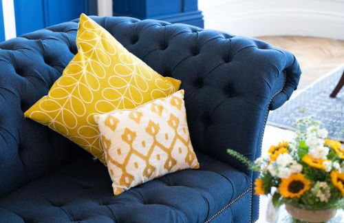 Signature Beachfront Home, Panoramic Sea Views & Marble Fireplace - Foto 7