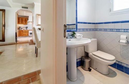 LAP- 3 bed apartment on the beach. Families only - Photo 31