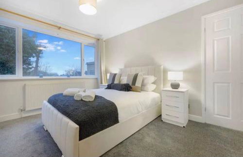 Esher House - Photo 1