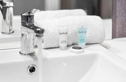 Luxury Apartment - Balcony - City Centre - Fast WiFi - Netflix 403D - Foto 16