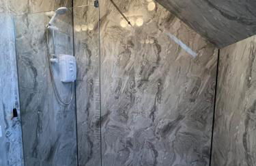 Stylish Highland Home - Photo 8