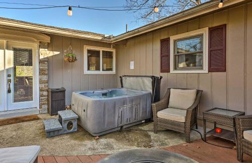 Holiday Island Home: Hot Tub & Wood Stove! - Foto 2