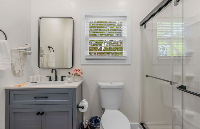 Stylish 4BR Haven Backyard and Fire Pit - Foto 25