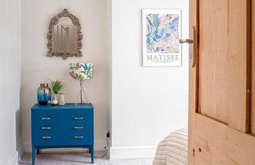 Stunning Townhouse with Large Garden - Sleeps 8! - Photo 26