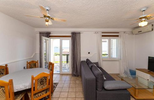 Nice Apartment In Rtina With Wifi - Photo 3