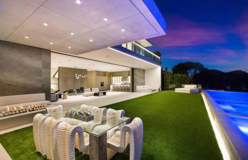 Ultra-Luxurious BH Estate with Pool, Theatre, Views - Foto 9